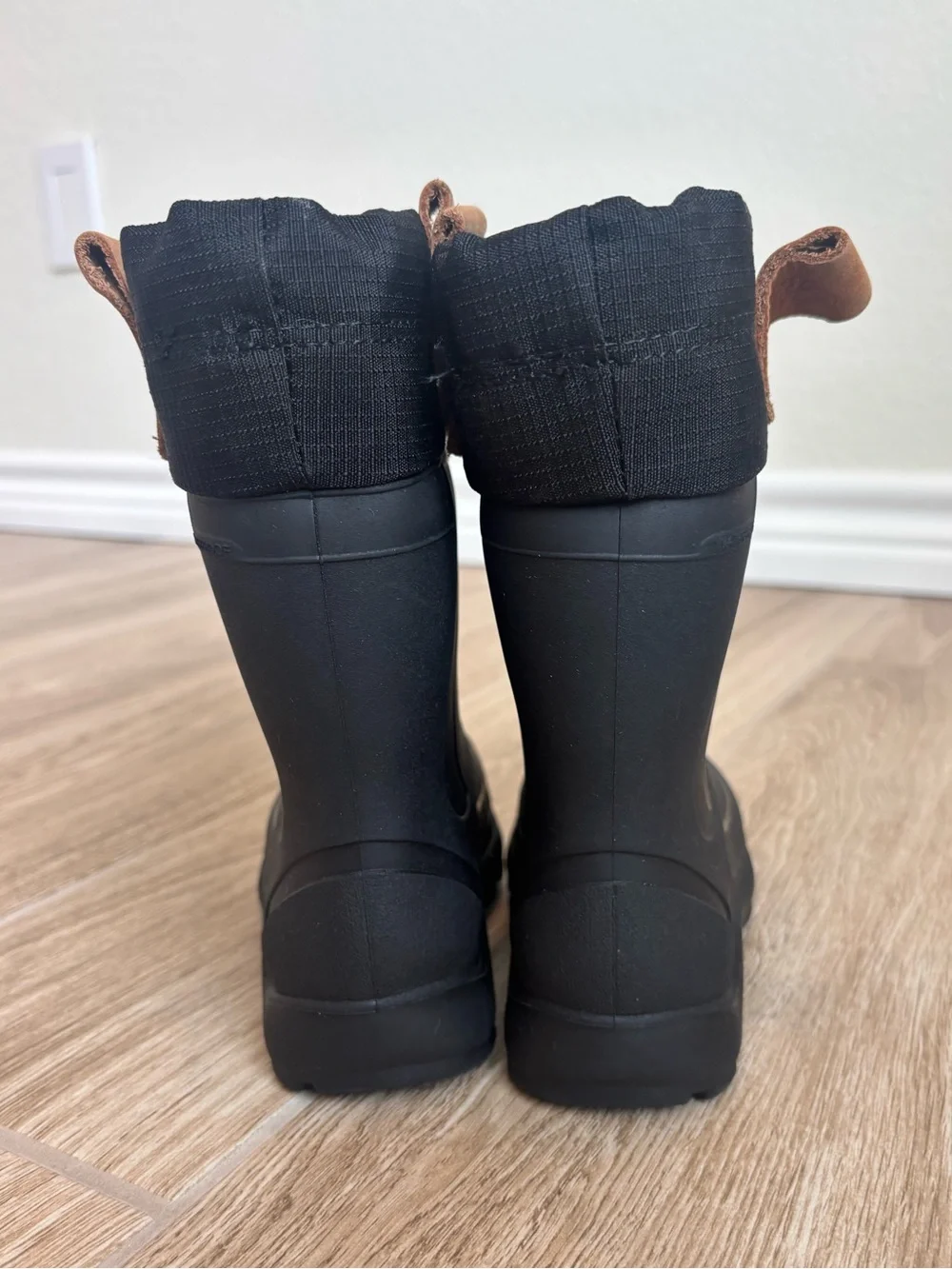 Kamik Snobuster Kids Black Waterproof Snow Boot with Drawstring Collar Size 9